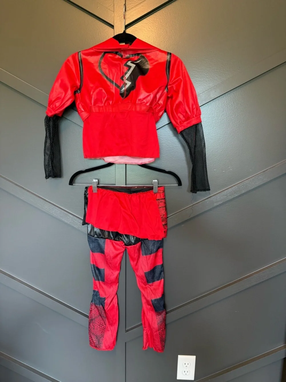 ☀️Rise of Red Costume Set - Jacket & Skirted Leggings NWT and gloves included - Picture 5 of 5